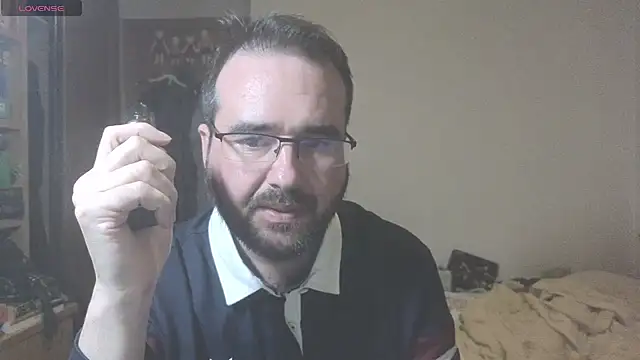 Snapshot of curiosillo83 chatting on February 21, 2:59 pm curiosillo83 online show from February 21, 2:59 pm