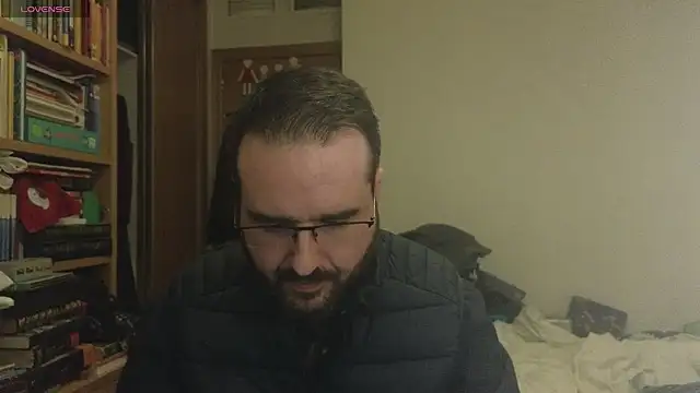 Snapshot of curiosillo83 chatting on February 24, 3:31 pm curiosillo83 online show from February 24, 3:31 pm