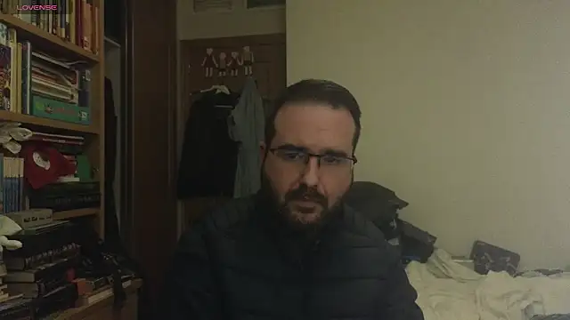 Snapshot of curiosillo83 chatting on February 24, 6:36 pm curiosillo83 online show from February 24, 6:36 pm