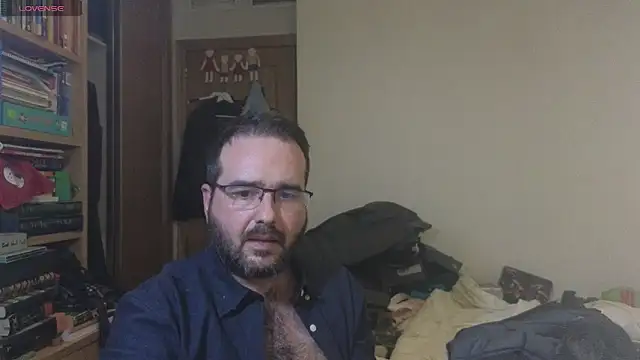 Snapshot of curiosillo83 chatting on February 25, 3:52 am curiosillo83 online show from February 25, 3:52 am