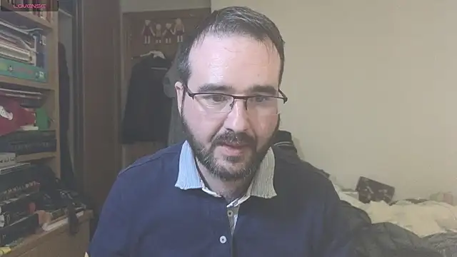 Snapshot of curiosillo83 chatting on February 25, 3:38 pm curiosillo83 online show from February 25, 3:38 pm