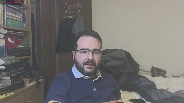 Snapshot of curiosillo83 chatting on February 25, 6:42 pm curiosillo83 online show from February 25, 6:42 pm