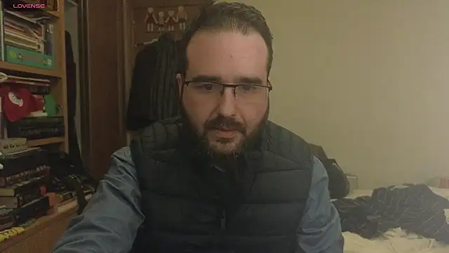 Snapshot of curiosillo83 chatting on February 26, 4:35 pm curiosillo83 online show from February 26, 4:35 pm