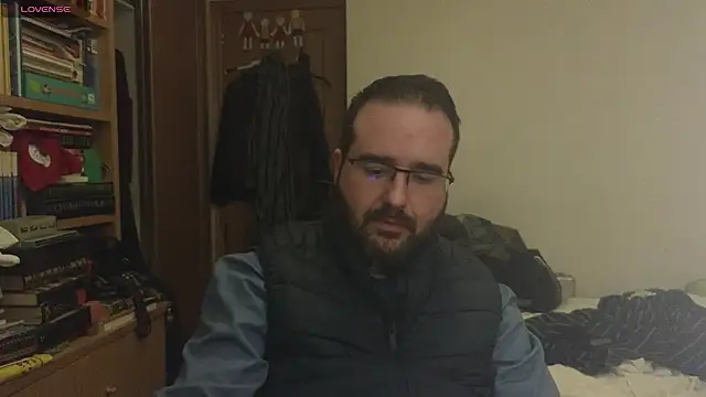 Snapshot of curiosillo83 chatting on February 26, 7:38 pm curiosillo83 online show from February 26, 7:38 pm