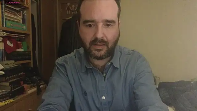 Snapshot of curiosillo83 chatting on February 27, 1:48 am curiosillo83 online show from February 27, 1:48 am