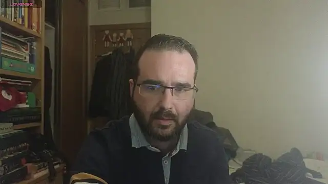 Snapshot of curiosillo83 chatting on February 27, 4:43 pm curiosillo83 online show from February 27, 4:43 pm