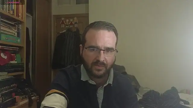 Snapshot of curiosillo83 chatting on February 27, 7:47 pm curiosillo83 online show from February 27, 7:47 pm