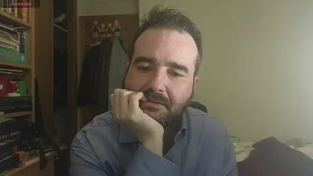 Snapshot of curiosillo83 chatting on February 28, 3:59 pm curiosillo83 online show from February 28, 3:59 pm