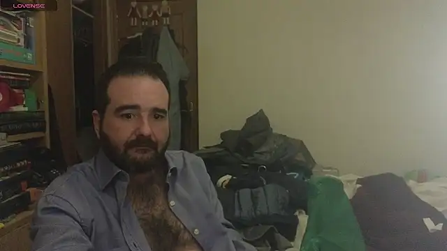 Snapshot of curiosillo83 chatting on March 1, 5:42 am curiosillo83 online show from March 1, 5:42 am