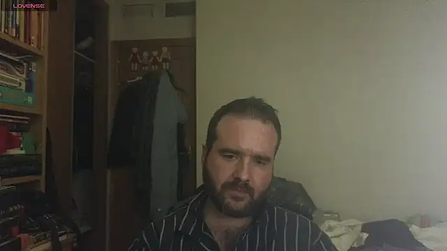 Snapshot of curiosillo83 chatting on March 2, 12:09 am curiosillo83 online show from March 2, 12:09 am