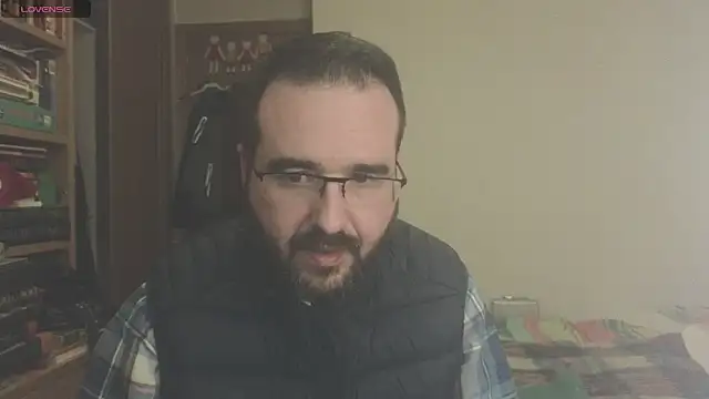 Snapshot of curiosillo83 chatting on March 3, 3:31 pm curiosillo83 online show from March 3, 3:31 pm