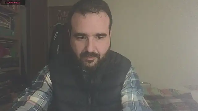 Snapshot of curiosillo83 chatting on March 3, 6:33 pm curiosillo83 online show from March 3, 6:33 pm