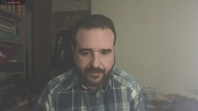 Snapshot of curiosillo83 chatting on March 3, 9:37 pm curiosillo83 online show from March 3, 9:37 pm