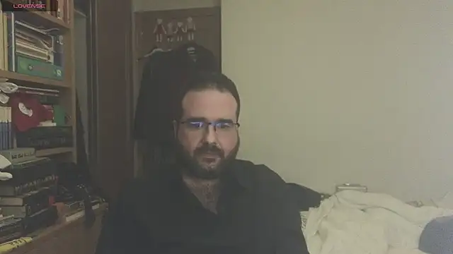 Snapshot of curiosillo83 chatting on March 4, 6:18 pm curiosillo83 online show from March 4, 6:18 pm