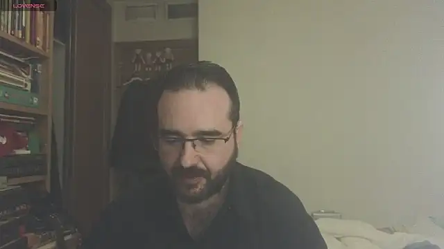 Snapshot of curiosillo83 chatting on March 4, 9:22 pm curiosillo83 online show from March 4, 9:22 pm