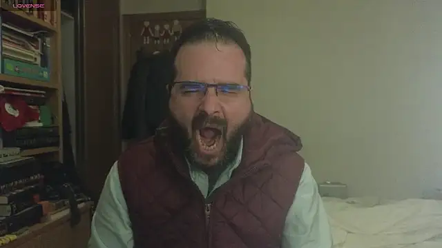 Snapshot of curiosillo83 chatting on March 5, 6:12 pm curiosillo83 online show from March 5, 6:12 pm