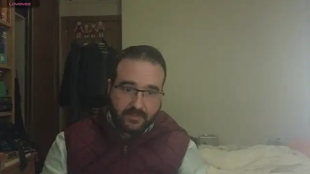 Snapshot of curiosillo83 chatting on March 5, 9:15 pm curiosillo83 online show from March 5, 9:15 pm