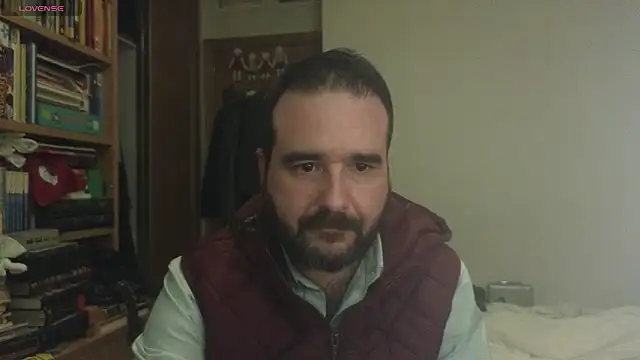 Snapshot of curiosillo83 chatting on March 6, 3:24 am curiosillo83 online show from March 6, 3:24 am