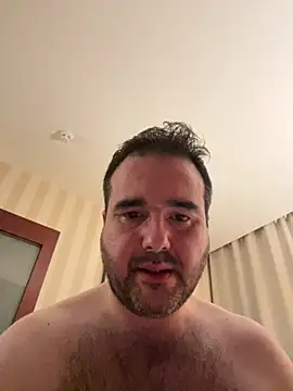 Snapshot of curiosillo83 chatting on March 7, 5:18 am curiosillo83 online show from March 7, 5:18 am