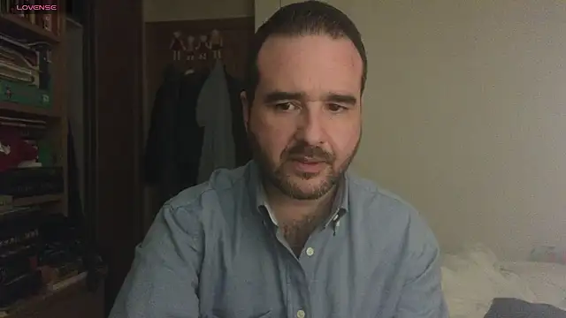 Snapshot of curiosillo83 chatting on March 8, 10:24 pm curiosillo83 online show from March 8, 10:24 pm