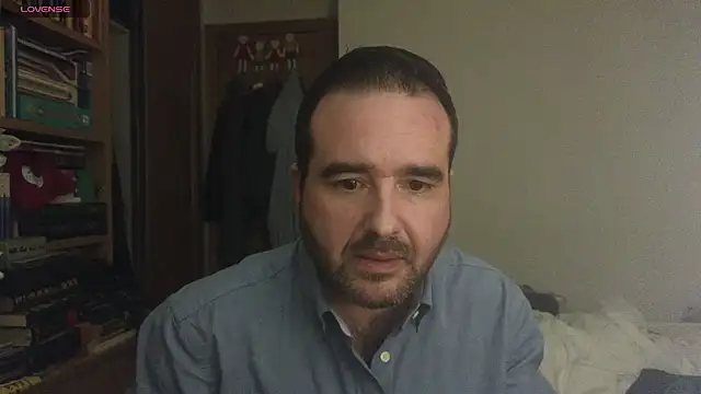 Snapshot of curiosillo83 chatting on March 9, 4:27 am curiosillo83 online show from March 9, 4:27 am