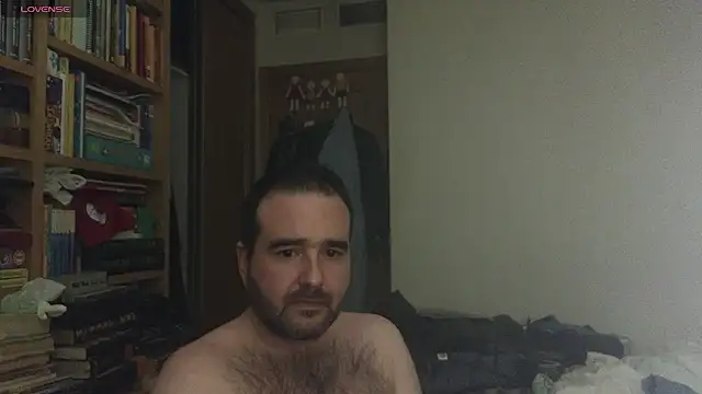 Snapshot of curiosillo83 chatting on March 9, 10:41 am curiosillo83 online show from March 9, 10:41 am