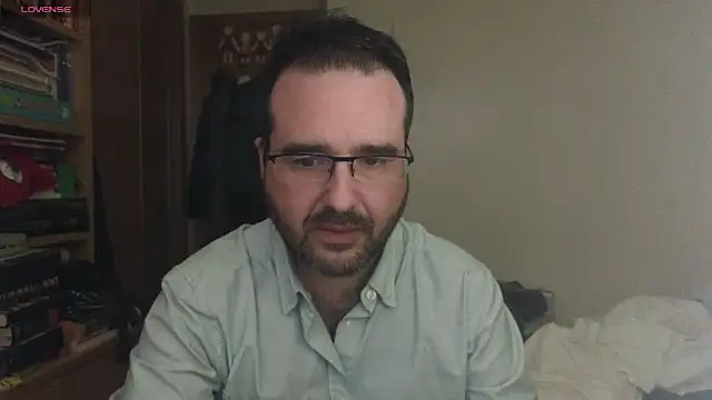 Snapshot of curiosillo83 chatting on March 11, 3:23 pm curiosillo83 online show from March 11, 3:23 pm