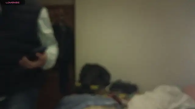 Snapshot of curiosillo83 chatting on March 11, 7:25 pm curiosillo83 online show from March 11, 7:25 pm