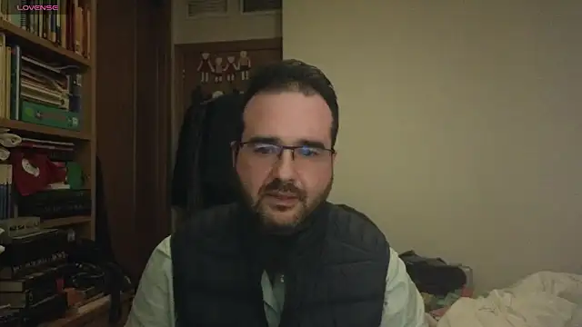 Snapshot of curiosillo83 chatting on March 11, 10:31 pm curiosillo83 online show from March 11, 10:31 pm