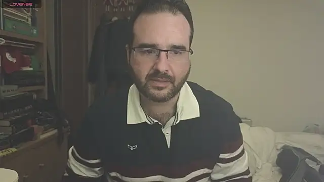 Snapshot of curiosillo83 chatting on March 12, 9:24 pm curiosillo83 online show from March 12, 9:24 pm