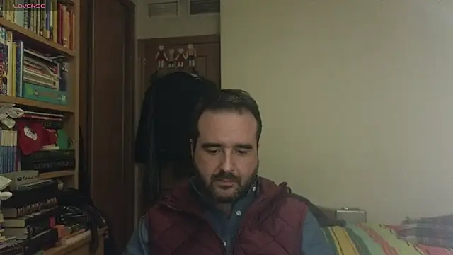 Snapshot of curiosillo83 chatting on March 13, 6:23 pm curiosillo83 online show from March 13, 6:23 pm