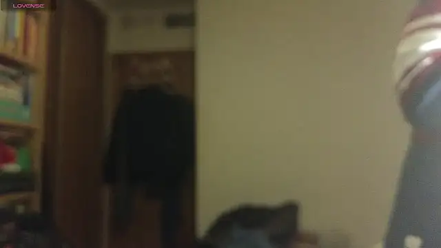 Snapshot of curiosillo83 chatting on March 14, 3:03 pm curiosillo83 online show from March 14, 3:03 pm