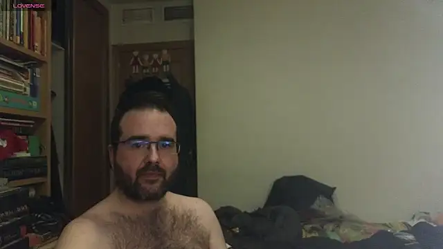 Snapshot of curiosillo83 chatting on March 18, 8:26 pm curiosillo83 online show from March 18, 8:26 pm