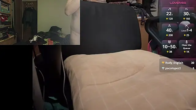 Snapshot of curiosillo83 chatting on March 19, 5:41 am curiosillo83 online show from March 19, 5:41 am