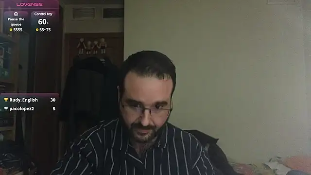 Snapshot of curiosillo83 chatting on March 19, 8:45 am curiosillo83 online show from March 19, 8:45 am