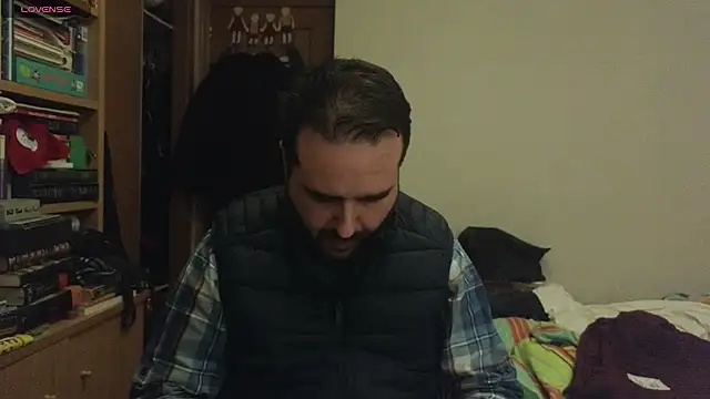 Snapshot of curiosillo83 chatting on March 20, 6:20 pm curiosillo83 online show from March 20, 6:20 pm