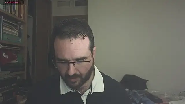 Snapshot of curiosillo83 chatting on March 21, 5:45 pm curiosillo83 online show from March 21, 5:45 pm