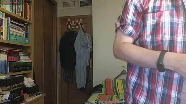 Snapshot of curiosillo83 chatting on September 13, 4:29 pm curiosillo83 online show from September 13, 4:29 pm