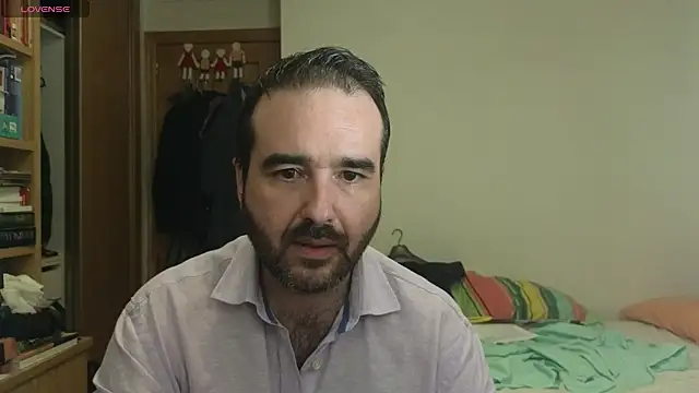 Snapshot of curiosillo83 chatting on September 17, 3:35 pm curiosillo83 online show from September 17, 3:35 pm