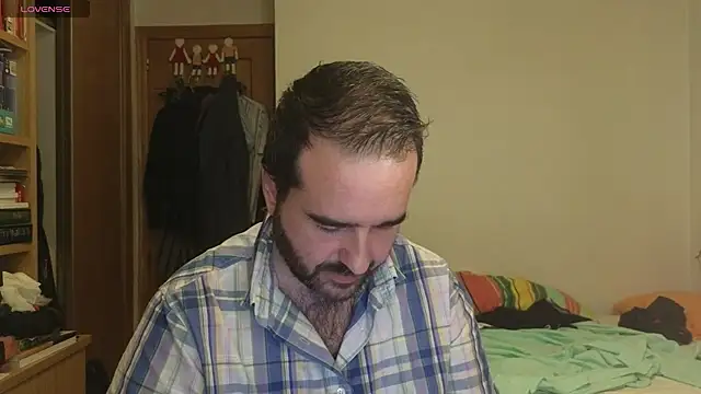 Snapshot of curiosillo83 chatting on September 21, 3:35 pm curiosillo83 online show from September 21, 3:35 pm