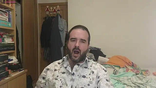 Snapshot of curiosillo83 chatting on September 24, 2:31 pm curiosillo83 online show from September 24, 2:31 pm