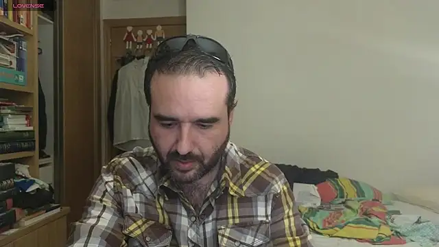 Snapshot of curiosillo83 chatting on October 3, 1:41 pm curiosillo83 online show from October 3, 1:41 pm