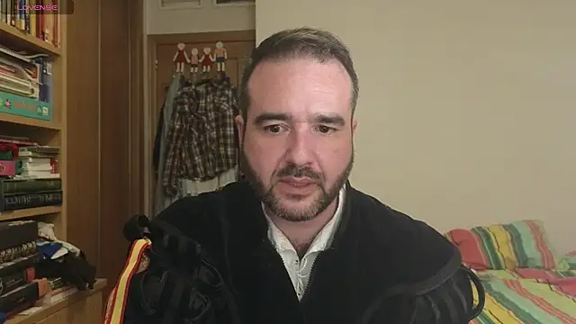 Snapshot of curiosillo83 chatting on October 4, 11:47 pm curiosillo83 online show from October 4, 11:47 pm