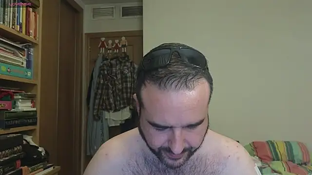 Snapshot of curiosillo83 chatting on October 7, 2:25 pm curiosillo83 online show from October 7, 2:25 pm