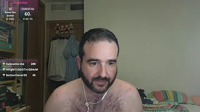 Snapshot of curiosillo83 chatting on October 15, 2:33 am curiosillo83 online show from October 15, 2:33 am