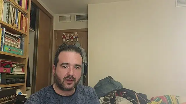 Snapshot of curiosillo83 chatting on October 19, 11:49 pm curiosillo83 online show from October 19, 11:49 pm