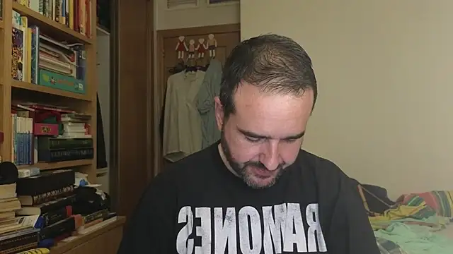 Snapshot of curiosillo83 chatting on October 20, 3:01 pm curiosillo83 online show from October 20, 3:01 pm