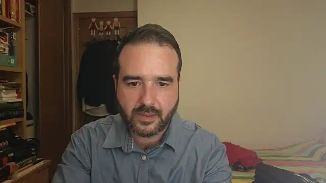 Snapshot of curiosillo83 chatting on October 26, 5:52 pm curiosillo83 online show from October 26, 5:52 pm