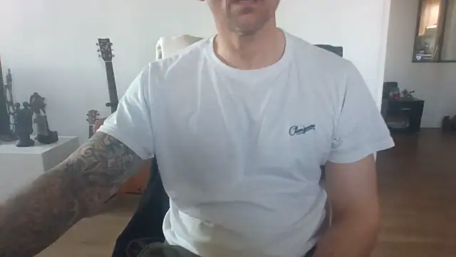 jouet75 online show from April 23, 6:25 am