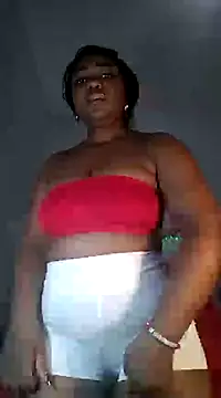 Snapshot of Sexypresh302 chatting on January 6, 4:04 am Sexypresh302 online show from January 6, 4:04 am